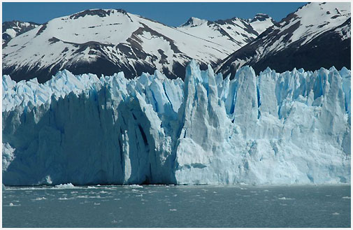 Único e irrepetible, el Glaciar guarda luces distintas durante el Otoño, antes de la llegada del frío invierno.