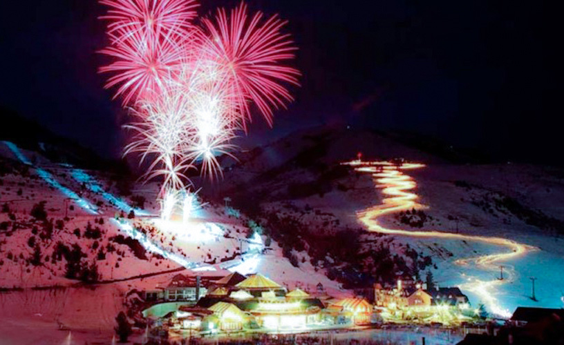 Bajada de antorchas en la Fiesta de la Nieve en Bariloche