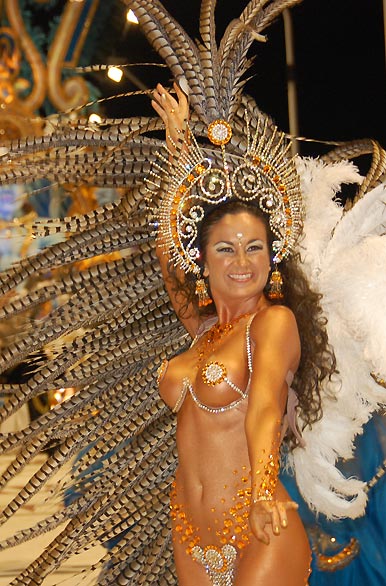 Kamarr comparsa opening dancer - Author: Jorge Gonz�lez
