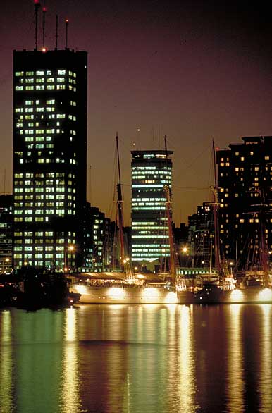 La noche, el r�o y la ciudad - Author: Secretar�a de Turismo de la Naci�n