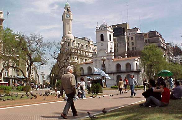 Mediod�a en Plaza de Mayo - Author: Santiago Gaudio