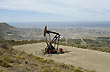 Pumpjack overlooking the sea - Photo: Palmiro Bedeschi