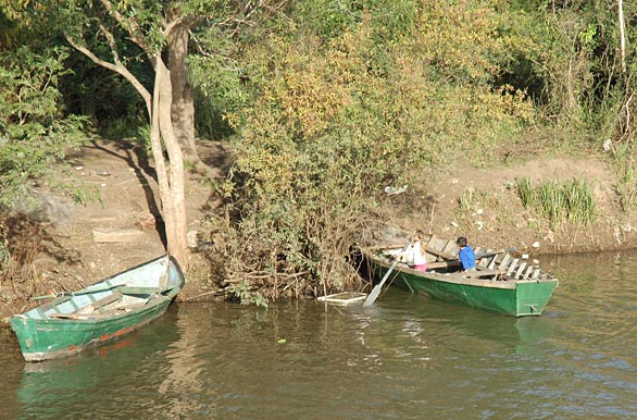 Canoe boys - Author: Pablo Etchevers