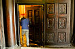 Doors carved in Missiones oak, Cathedral - Photo: Eduardo Epifanio