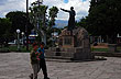 Amigos en la Plaza Centenario - Foto: Eduardo Epifanio