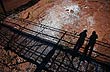 Footbridge to watch dinosaur tracks - Photo: Eduardo Epifanio