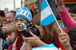 Ni�os, gorros y banderas... - Photo: Pablo Etchevers