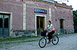 <i>El Almac�n</i> - Photo: Pablo Etchevers