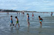 Chicos en la playa - Foto: Jorge Gonz�lez