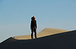 Sola en las dunas - Foto: Jorge Gonz�lez