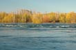 Caudaloso y cristalino Limay - Photo: Jorge Gonz�lez