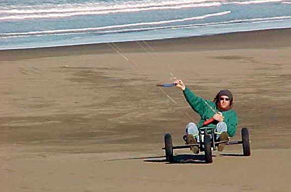 Navegando por la playa - Autor: Municipalidad de Tres Arroyos - Direcci�n de Turismo
