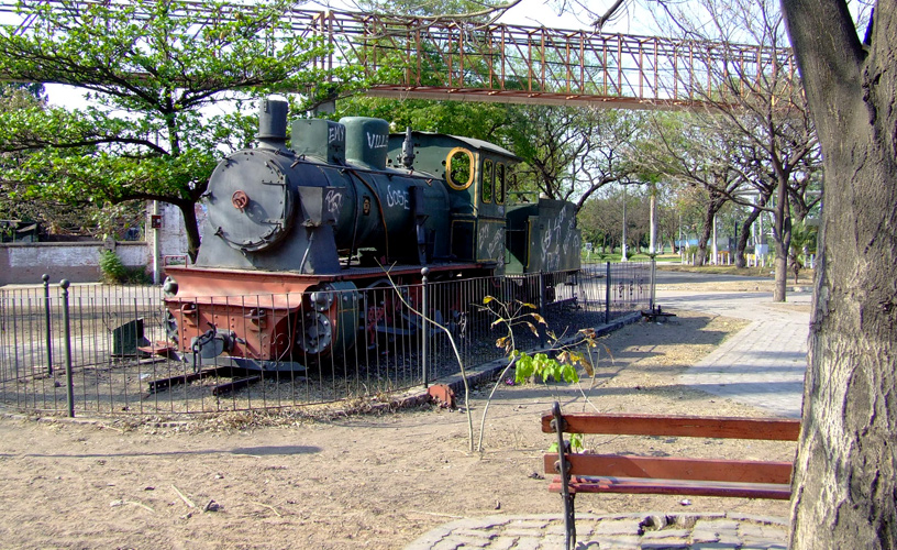 Old locomotive for transporting sugar cane
