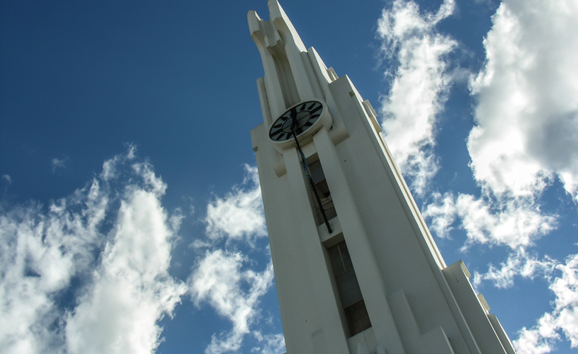 Torre-reloj de la Municipalidad de Carhué
