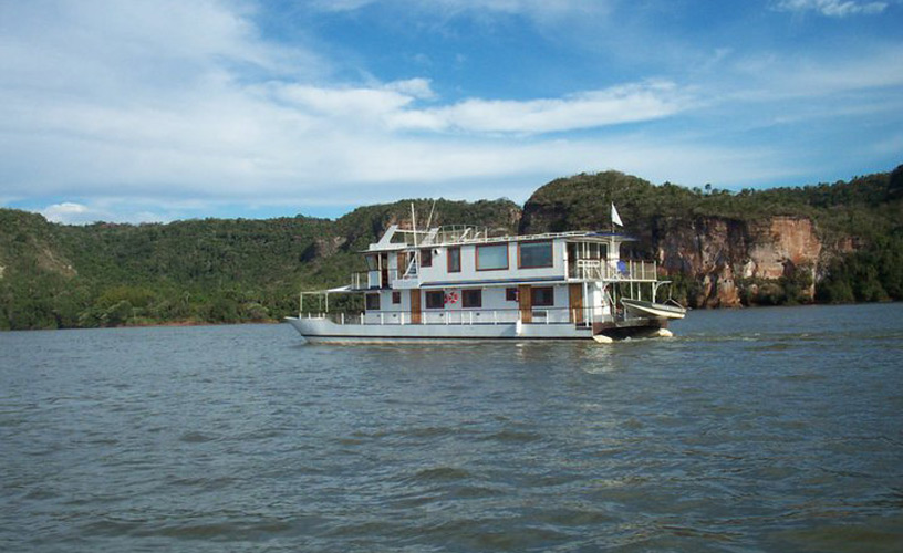 On board the “Paraná Gypsy” floating lodge