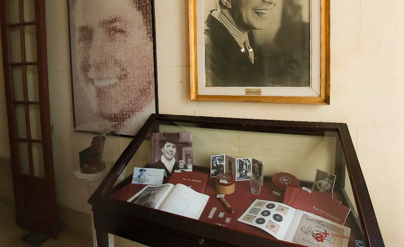 Various objects related to the life and work of Carlos Gardel