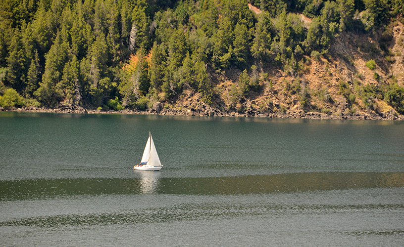 Lake Lácar is host