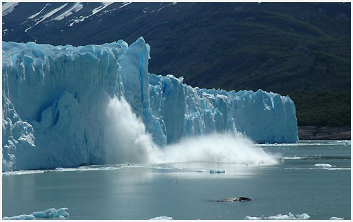 Navegación para mirar el glaciar Perito Moreno