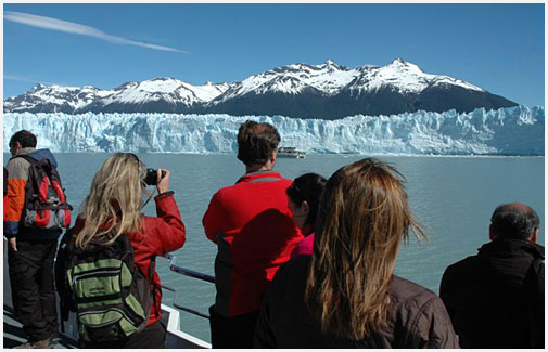Navegaci�n para mirar el glaciar Perito Moreno
