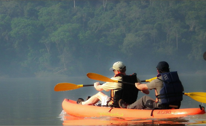 Kayaking along the Iguazú River