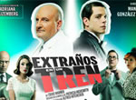 Extra�os en un tren
