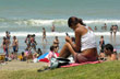 Comunicación en la playa - Foto: Pablo Etchevers Comunicación en la playa - Foto: Pablo Etchevers