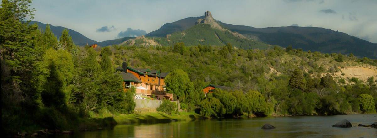 Alojamiento en Lago Meliquina (a 30 Km. de San Martín de los Andes) Río Mel Lodge