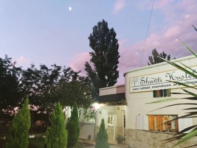 Albergues/Hostels Shanti Hostel