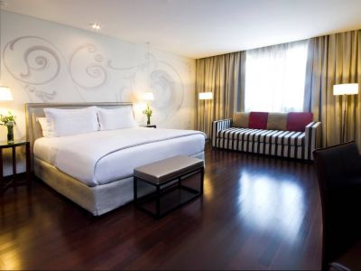4-star Hotels NH Tango