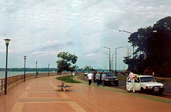 Una caminata por las costanera - Autor: Secretar�a de Turismo de Misiones