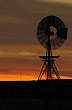 Atardecer de fondo - Foto: Palmiro Bedeschi Atardecer de fondo - Foto: Palmiro Bedeschi