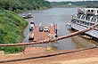 Balsa Iguaz�, cruce a Paraguay - Foto: Eduardo Epifanio