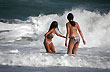 Jugando con las olas - Foto: Jorge Gonz�lez