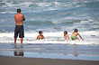 Vigilando a los peque�os - Foto: Jorge Gonz�lez