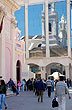 Walking down the center of town - Photo: Eduardo Epifanio