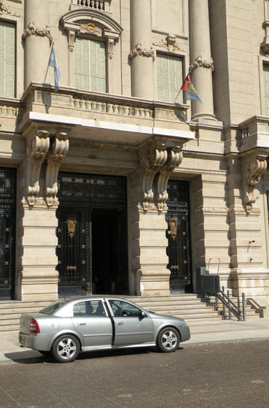 Puerta de la Casa de Gobierno