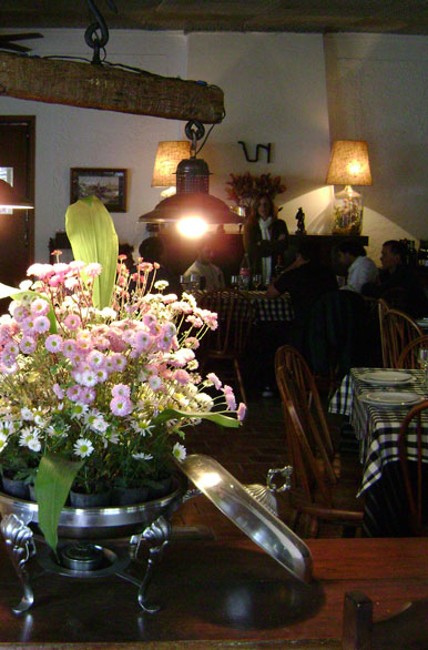 Villa Nouges club restaurant