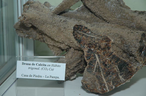 Drusa de calcita - Museo Geominero