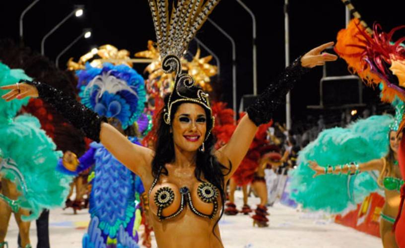 Pasista de comparsa en el Carnaval de Gualeguaychú