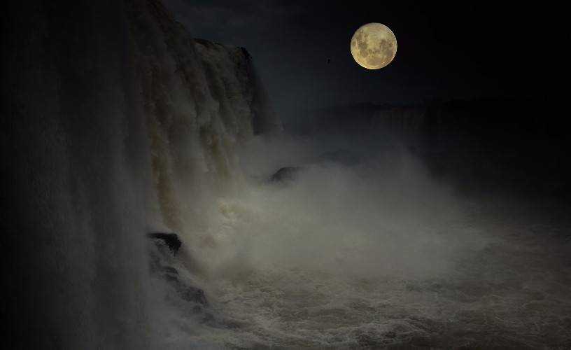 Cataratas del Iguazú a la luz de la luna - Misiones