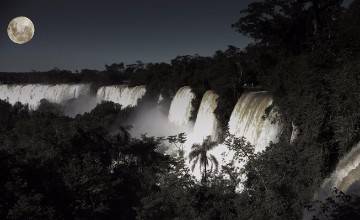 Cataratas con luna llena...una nueva manera de prometerse 