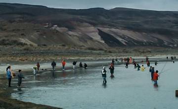 Cosas de locos. Un lago patagónico repleto de peces. Una historia increíble de cómo llegaron hasta allí...