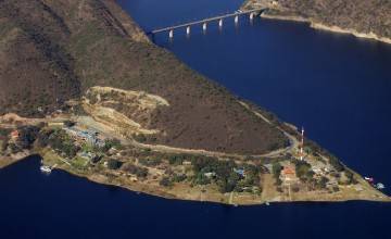 Si andas por Salta y buscas agua....el Dique Cabra Corral la tiene toda