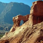 Singulares formas, ventanas color rojizo, Quebrada de las Conchas