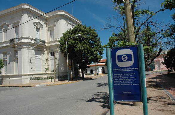 Banco de la Nación Argentina on the corner
