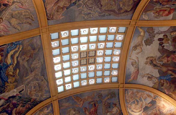 Paintings at Galerías Pacífico's domes