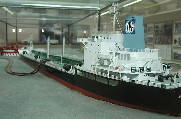 Oil tanker scale model, Oil Museum