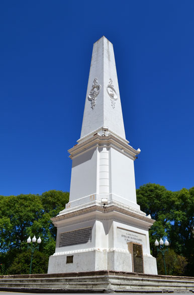 Plaza Francisco Ramirez - Obelisco