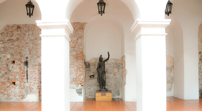 Indian woman, sculpture inside the <i>Cabildo</i>