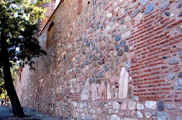 Colonial wall